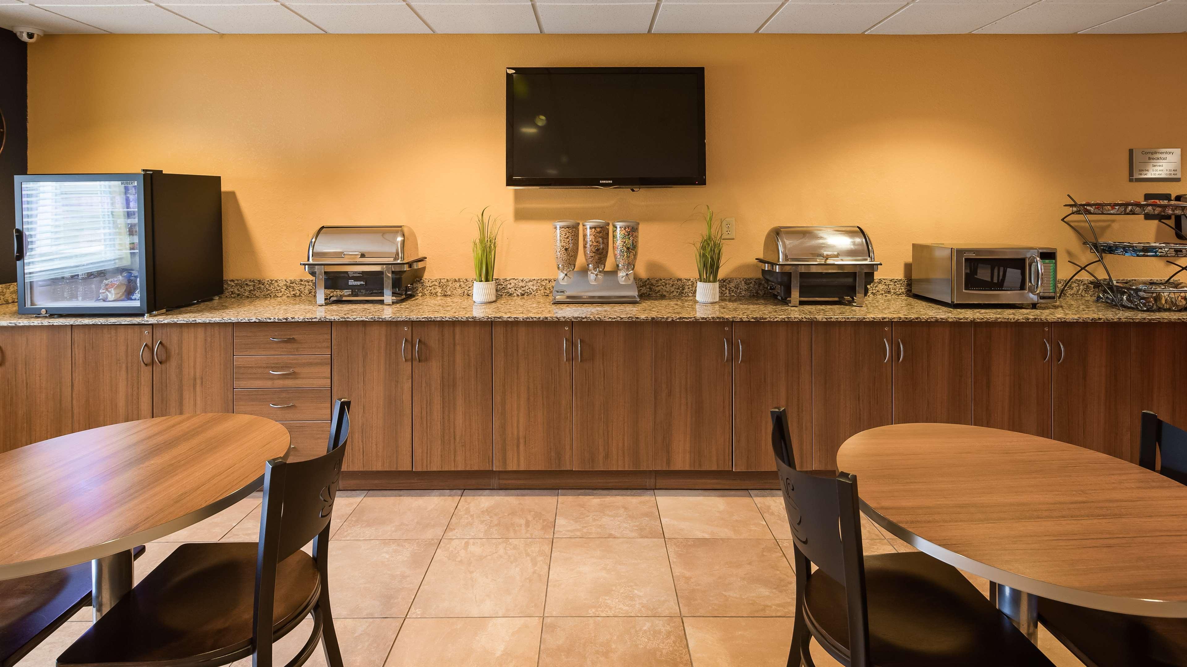 Surestay Plus Hotel By Best Western Keyser Экстерьер фото